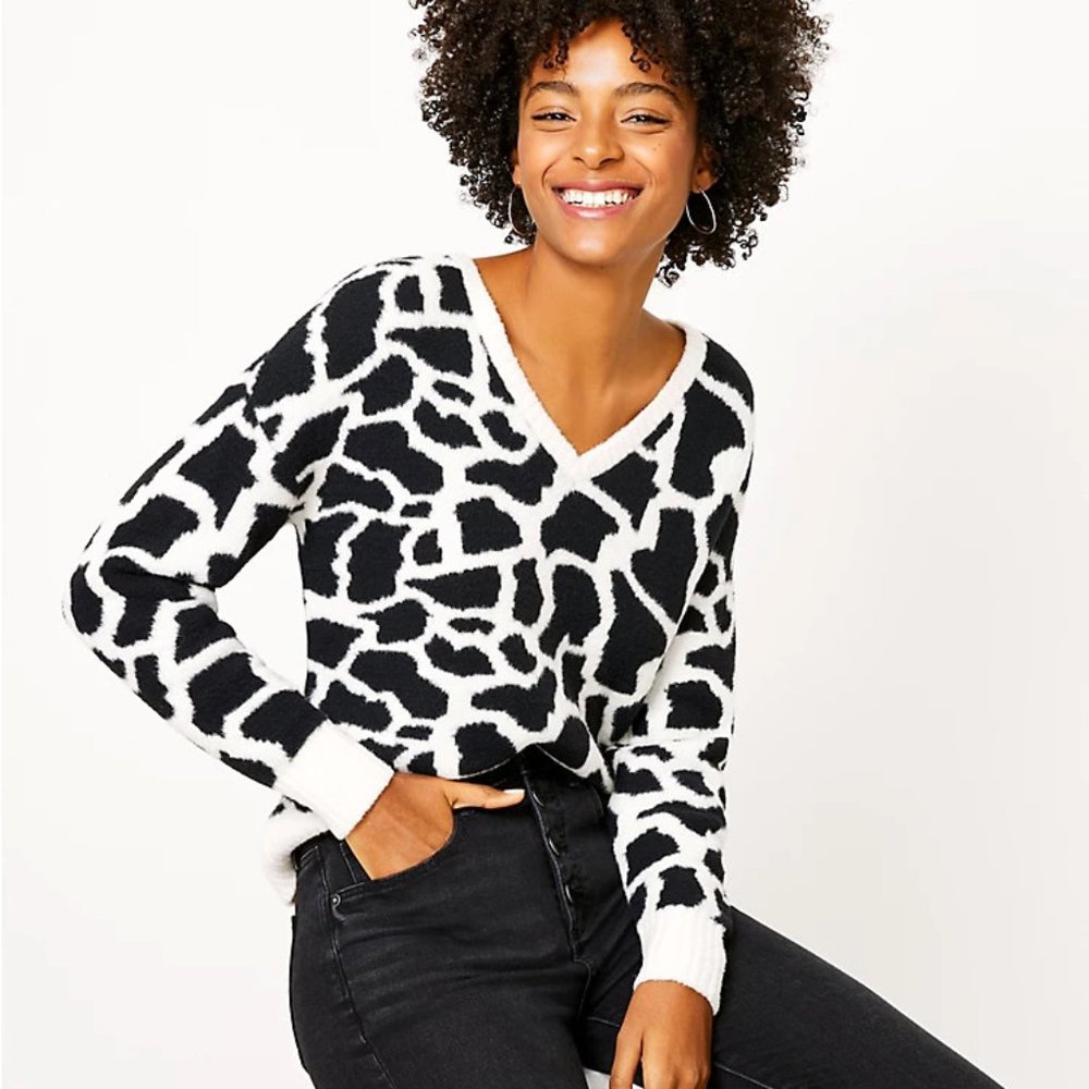 NEW Loft S Cream Black Animal Print V Neck Sweater‎